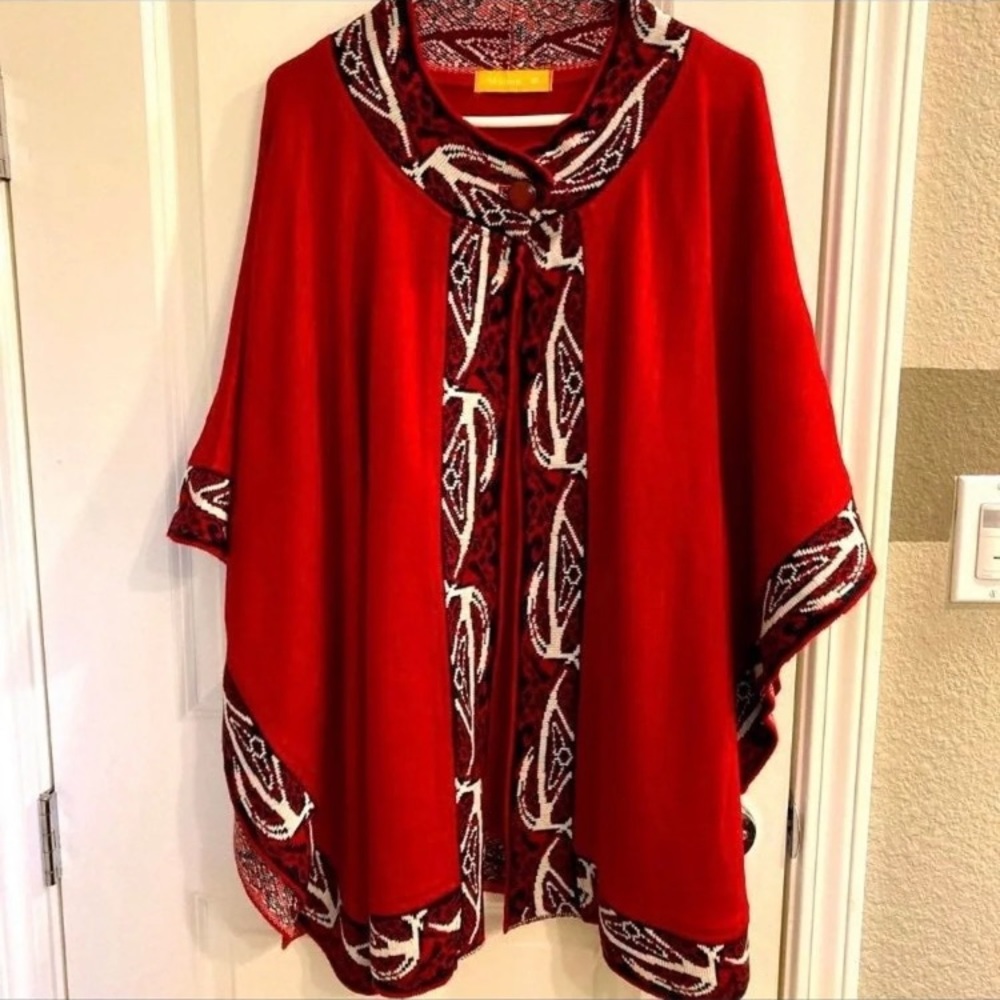 PONCHO. FREE SIZE. WARM. EXCELLENT CONDITION